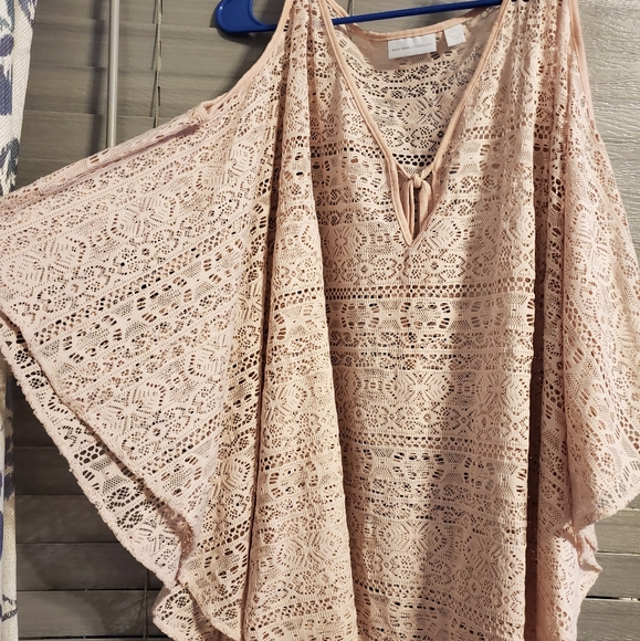 Light pinkish cream summery lace top - Picture 2 of 3